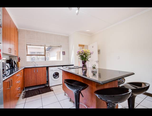 2 BEDROOM APARTMENT FOR SALE IN SUNNINGHILL